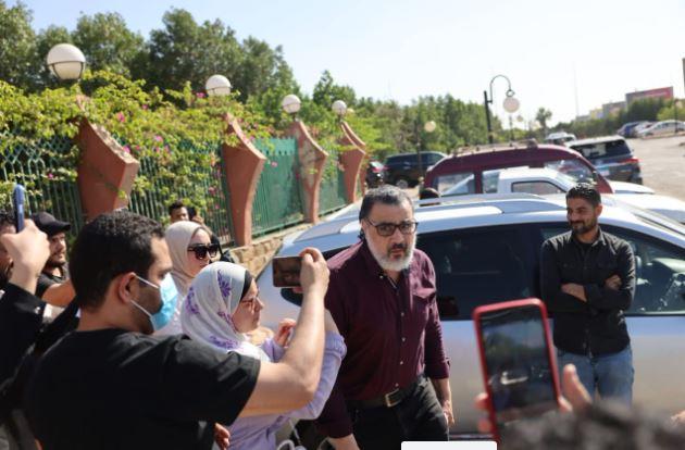 هل سيمنع صحافيو مصر من تغطية جنازات المشاهير بعد طلب كريم عبدالعزيز؟